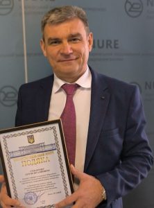 Вітаємо  доцента кафедри ЕК С. В. Степаненка з отриманням  грамоти  від МОНУ