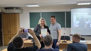 Вітаємо завідувача кафедри  ЕК ХНУРЕ, доктора економічних наук, професора Т. В. Полозову  з отриманням грамоти від Харківської обласної ради